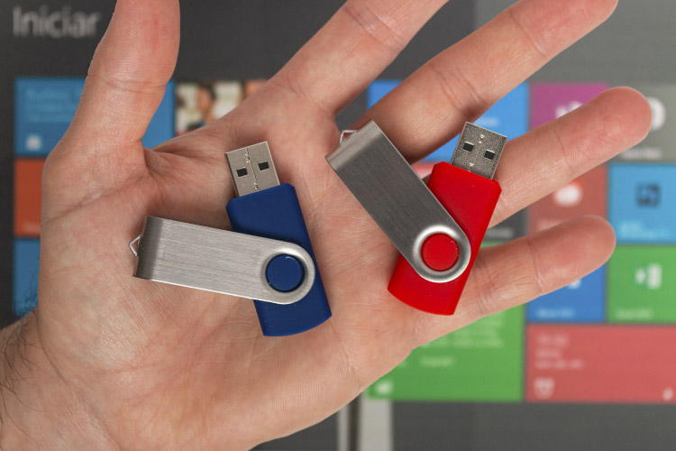 thumb drive vs flash drive